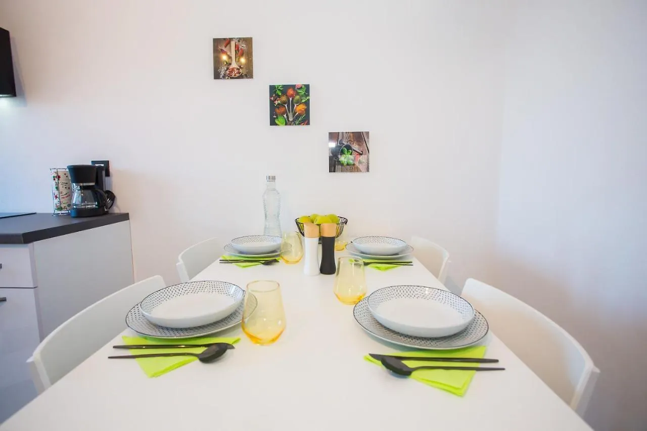 Black & White Apartment Rovinj 0*,