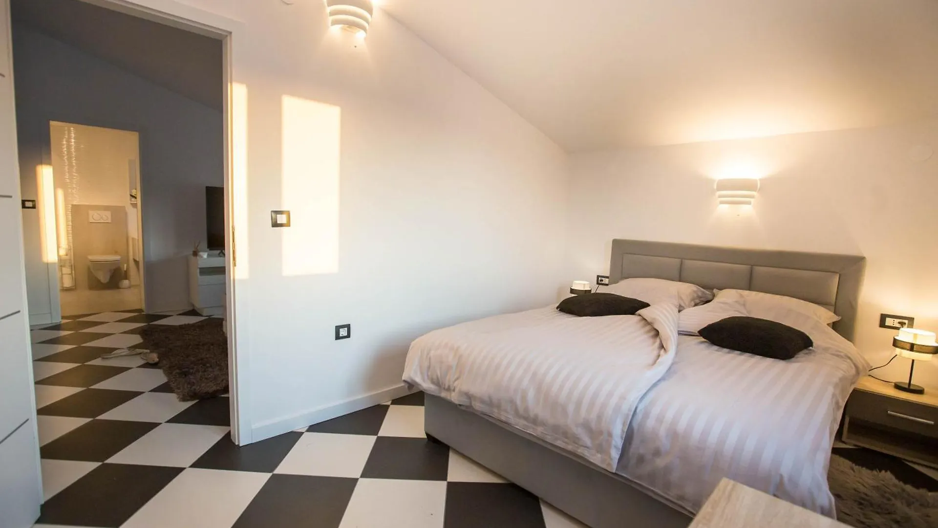Black & White Apartment Rovinj 0*,  Croatia